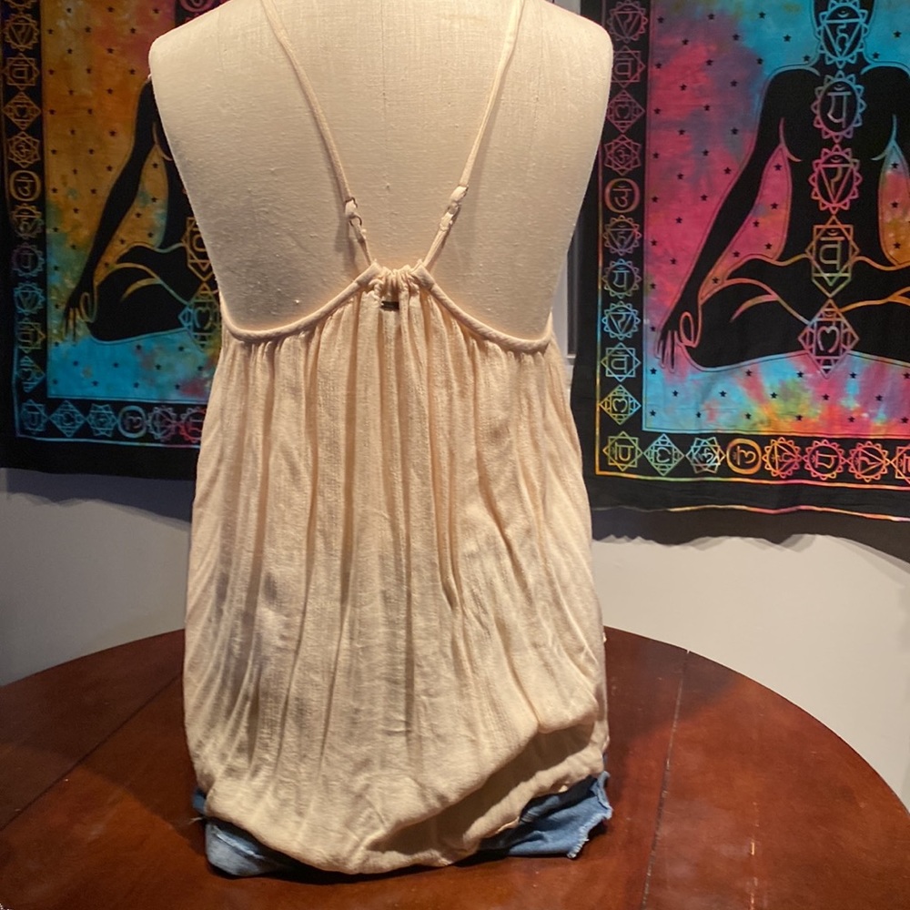 Adjustable straps- Racerback. - Picture 2 of 3